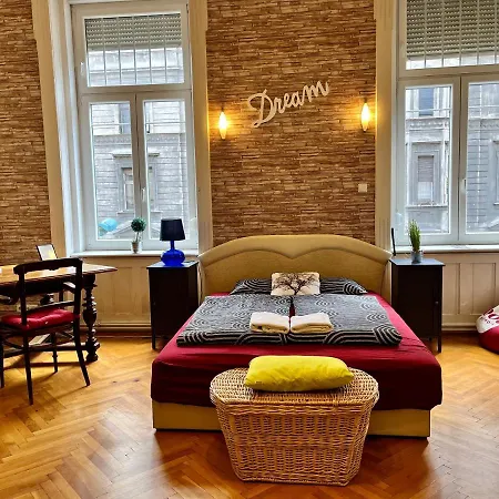 Zen By Market Hostel *